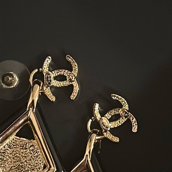 CHANEL 2023 SS Earrings (AB9793 B09819 NL654) - Picture 10 of 12